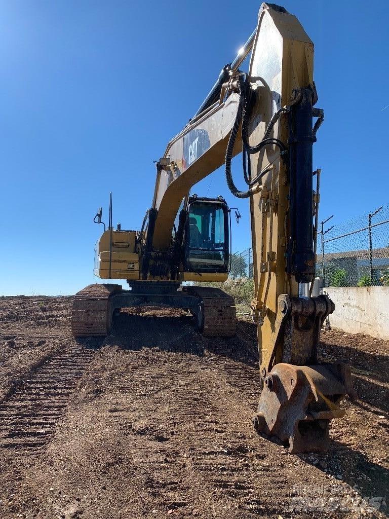 CAT 320 D L Bandgrävare