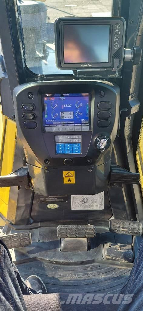 Komatsu D65EXi Bandschaktare