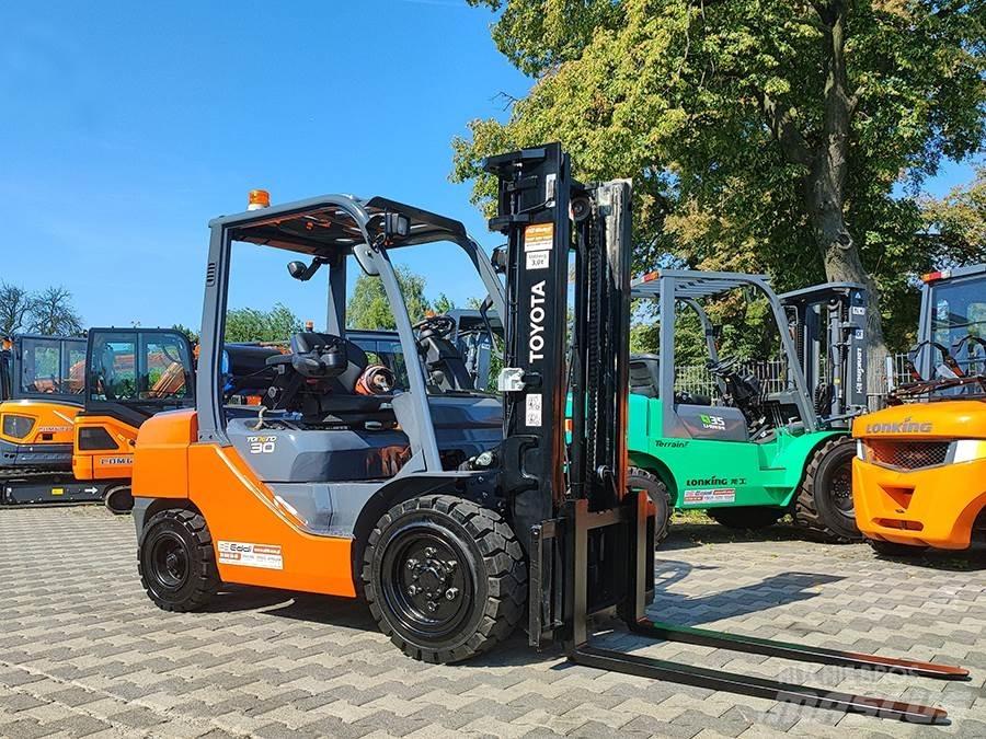 Toyota 02-8FGF30 Gasolmotviktstruckar