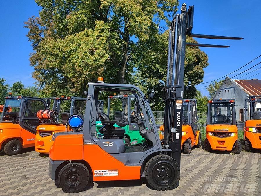 Toyota 02-8FGF30 Gasolmotviktstruckar