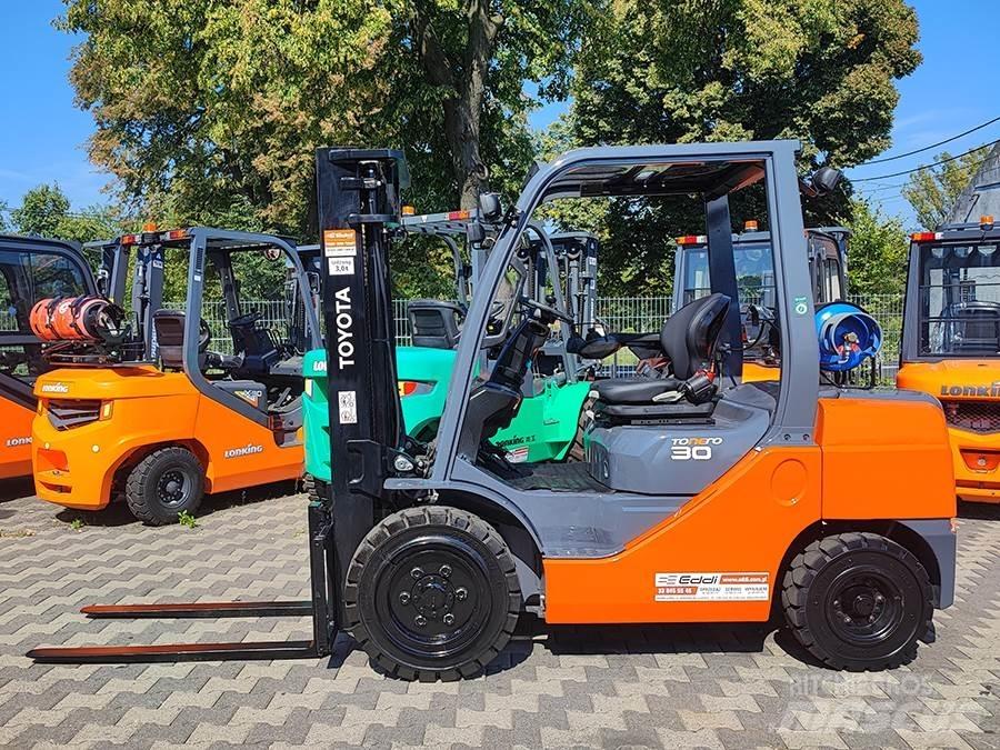 Toyota 02-8FGF30 Gasolmotviktstruckar