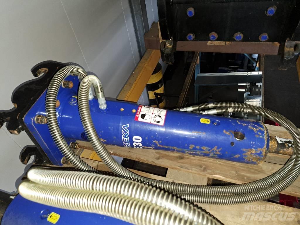 Daemo E30 with CW05 Hydraulhammare