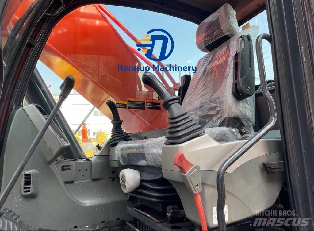 Doosan DX 300 Bandgrävare