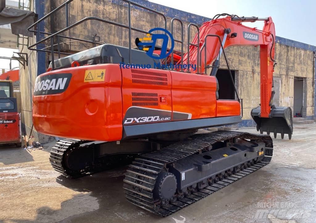 Doosan DX 300 Bandgrävare
