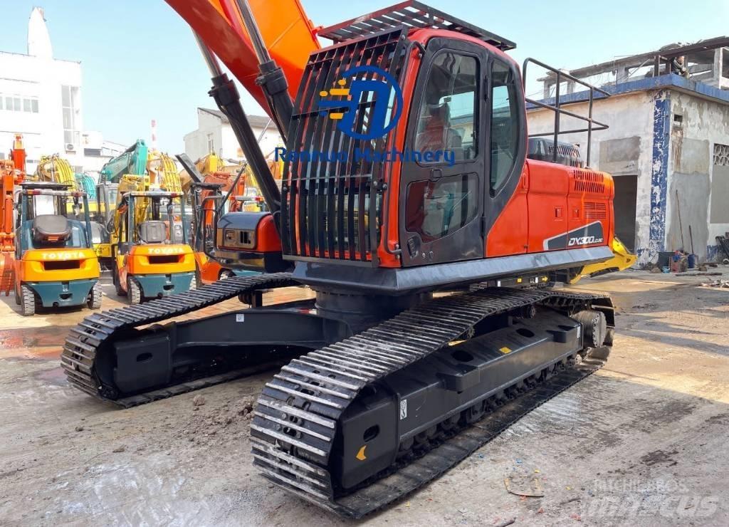 Doosan DX 300 Bandgrävare