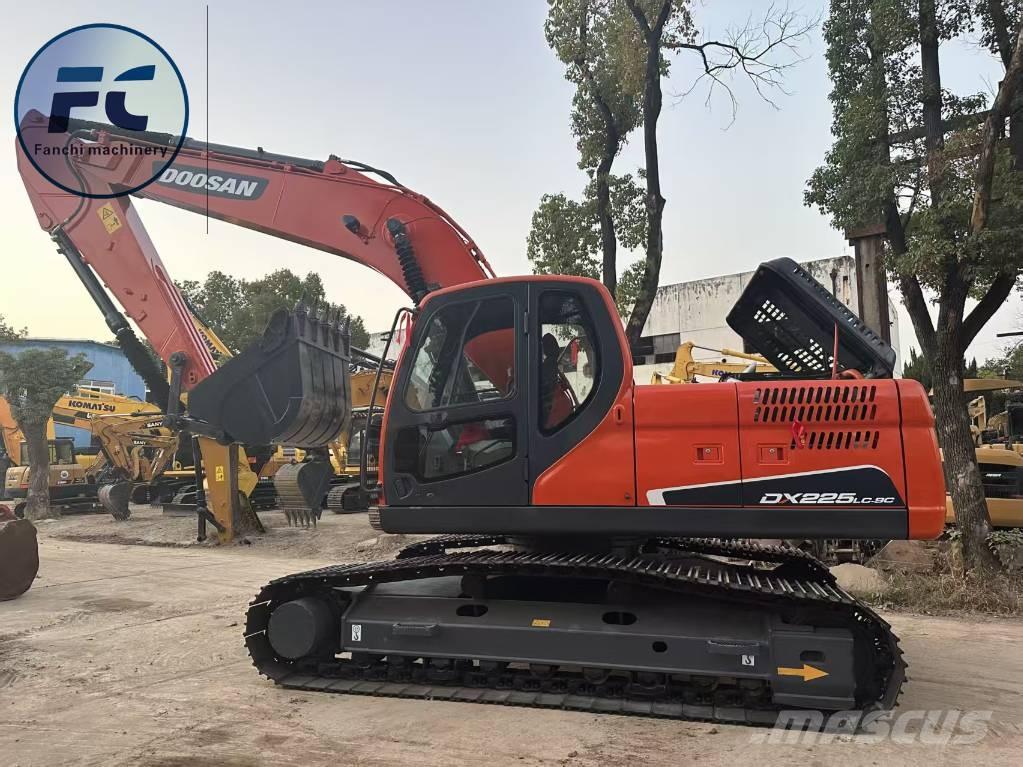 Doosan DX 225 LC Bandgrävare