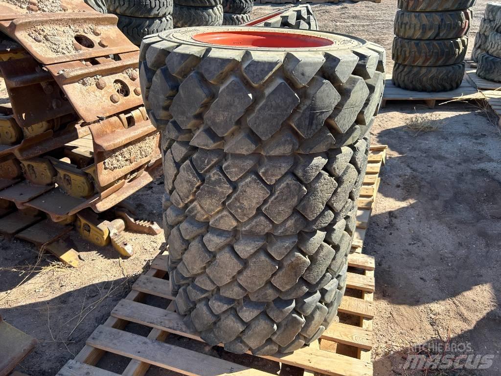 Bobcat 10x16.5 Tires Däck, hjul och fälgar