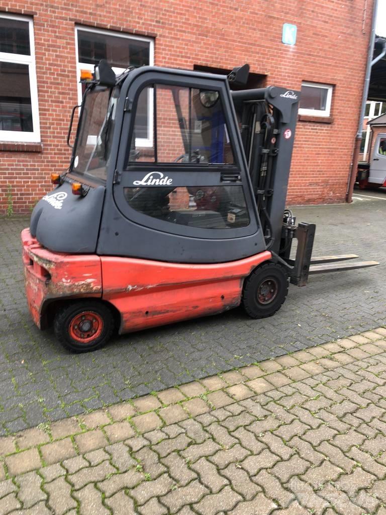 Linde E 30 Elmotviktstruckar