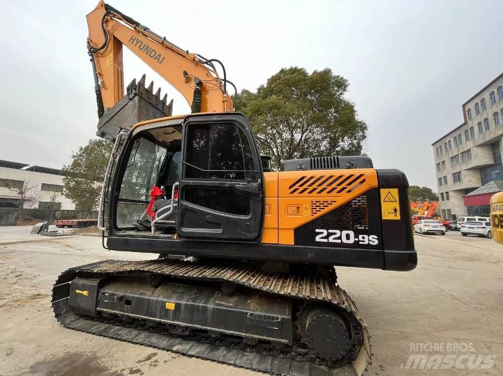 Hyundai R220-9S Hjulgrävare