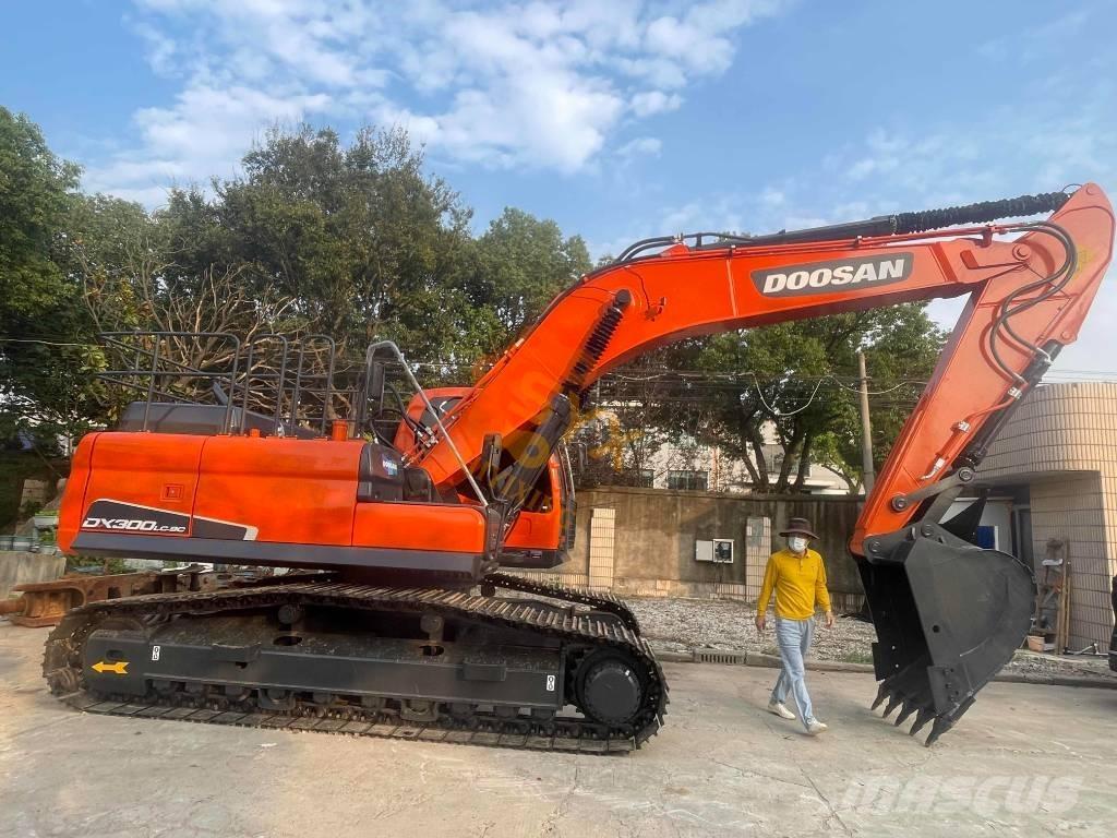 Doosan DX 300 Bandgrävare