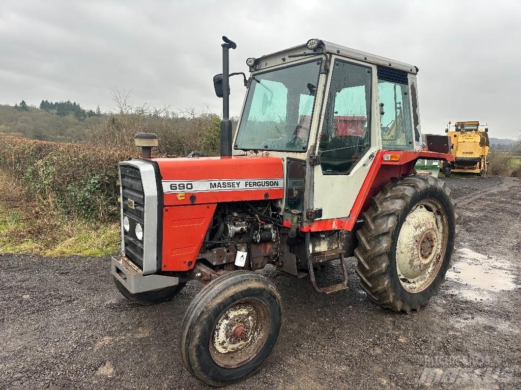 Massey Ferguson 690 Traktorer