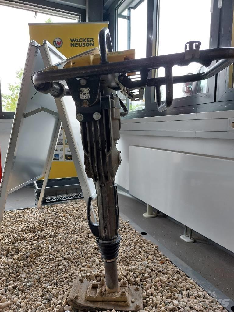 Wacker Neuson AS30e Stampar