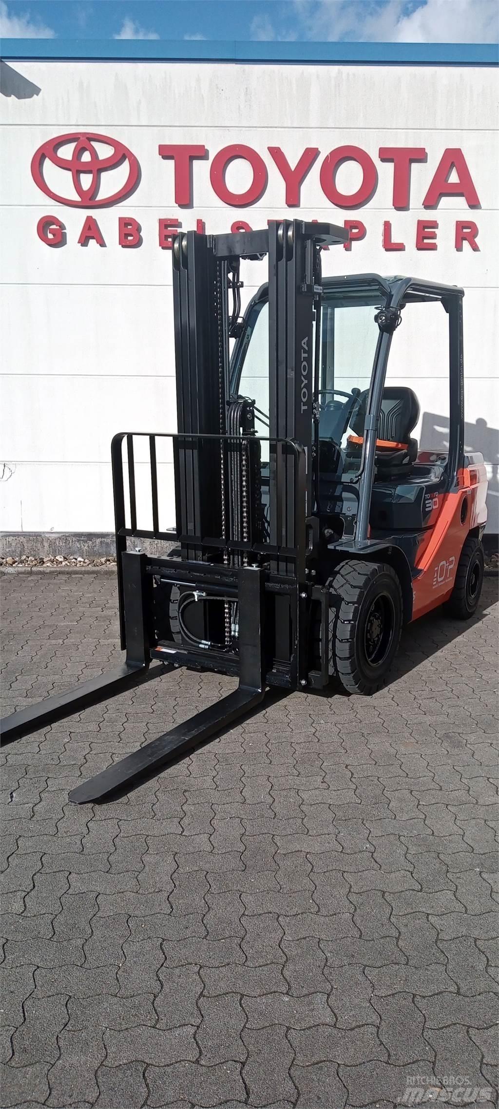 Toyota 52-8FDF30 Dieselmotviktstruckar