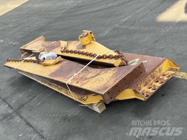 CAT 735 TAIL GATE Midjestyrd dumper