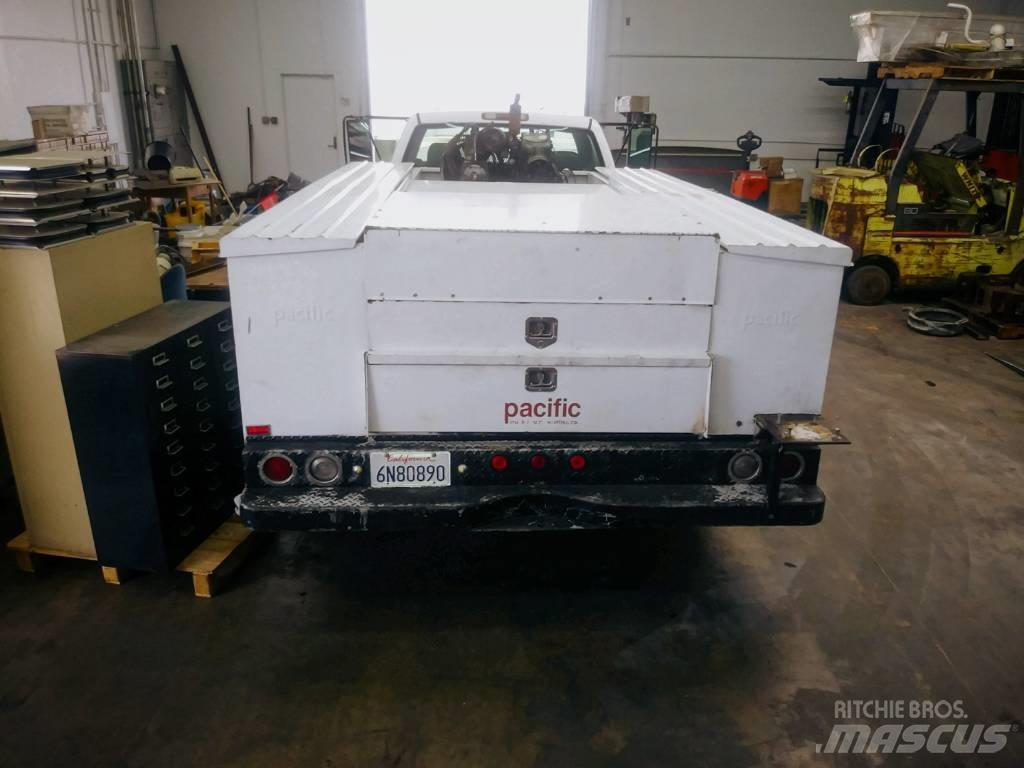 Chevrolet 3500 Flakbilar/Pickuper