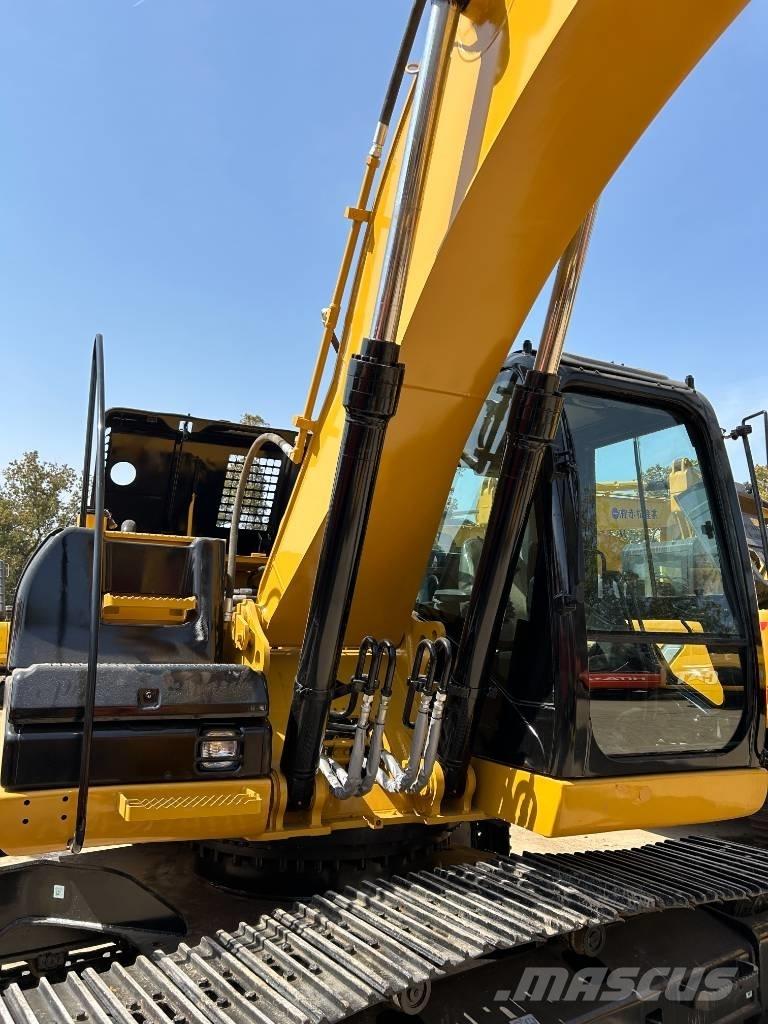 CAT 323 D Bandgrävare