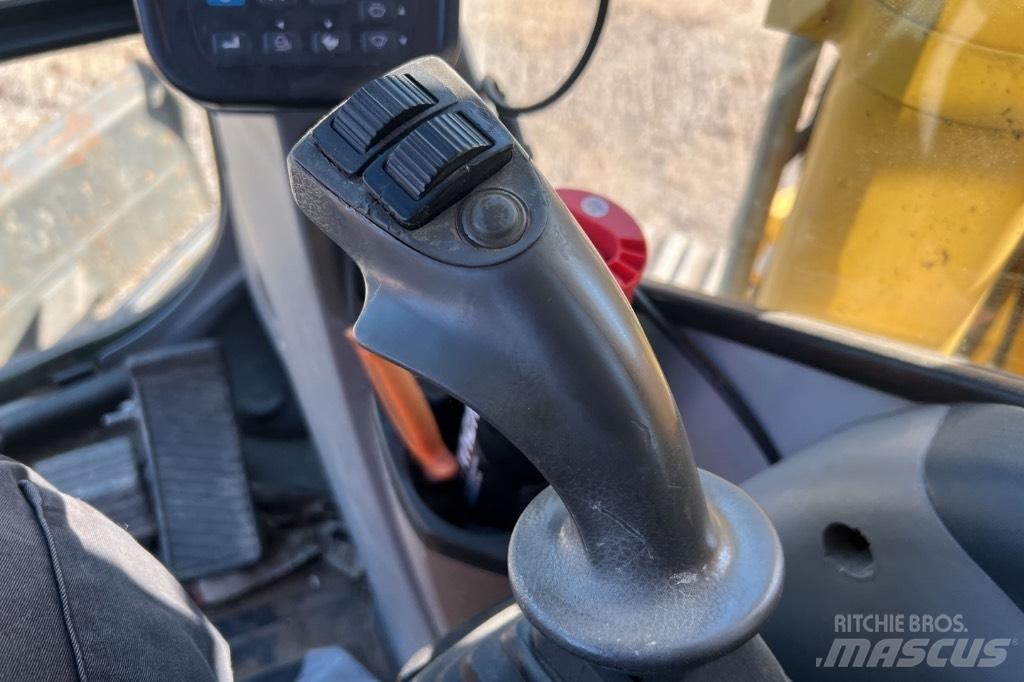 New Holland E 135 B Bandgrävare