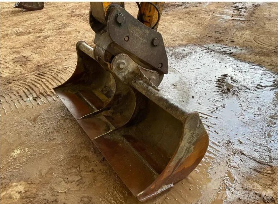 JCB JS 130 LC Bandgrävare
