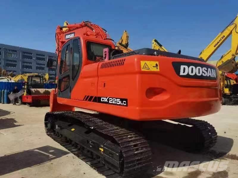 Doosan DX 225 Bandgrävare