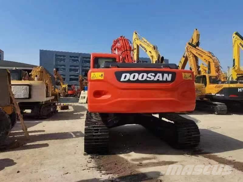 Doosan DX 225 Bandgrävare