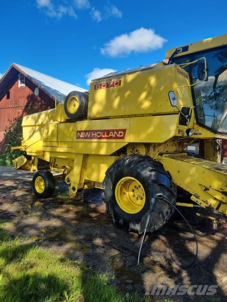 New Holland 8070, 20” Skördetröskor