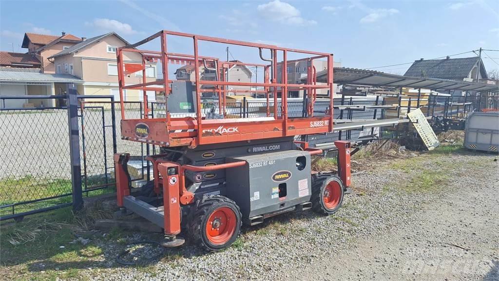 SkyJack SJ6832RTE Saxliftar
