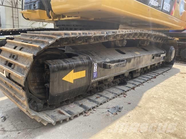 CAT 325 D Bandgrävare