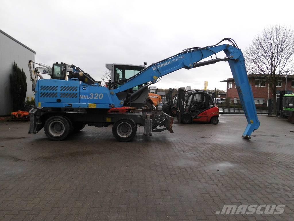 Fuchs MHL 320 Avfalls / industri hantering