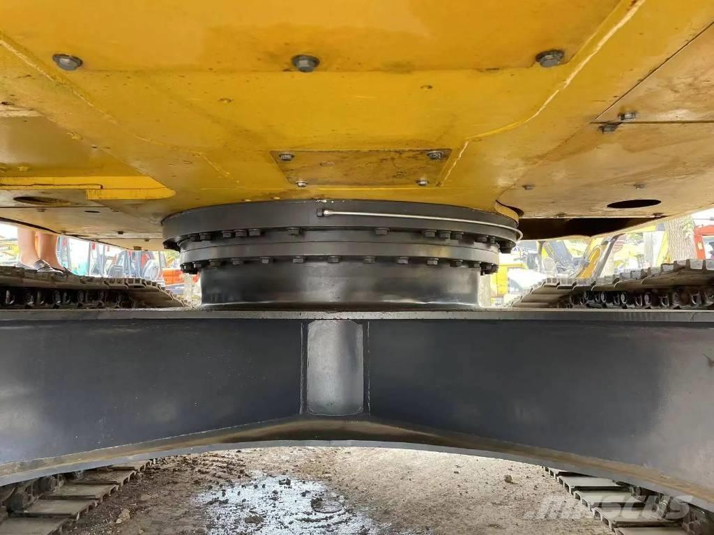 Komatsu PC240-8 Bandgrävare