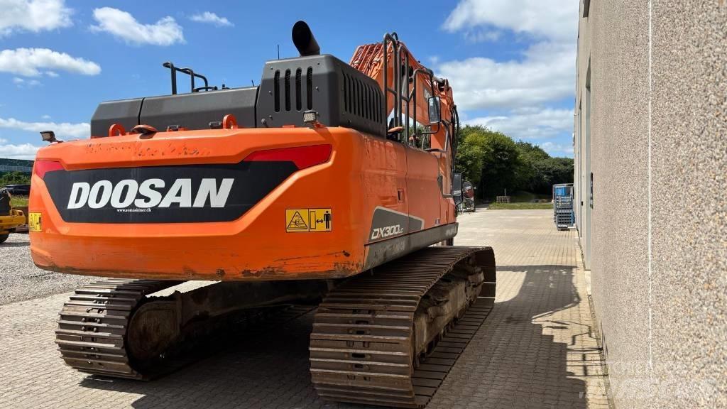 Doosan DX 300 LC-5 Bandgrävare