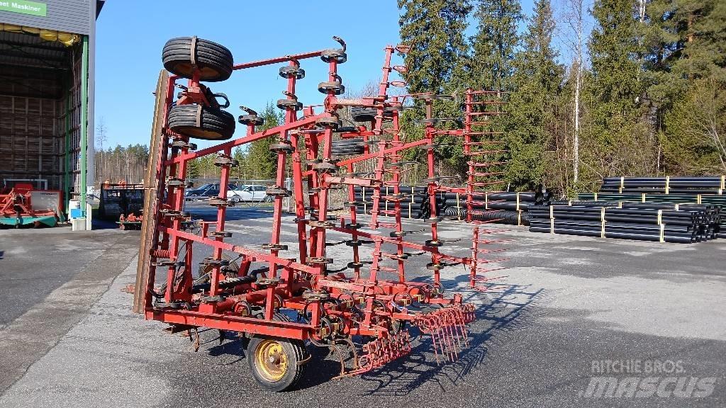 Väderstad NZ    7,4m Harvar