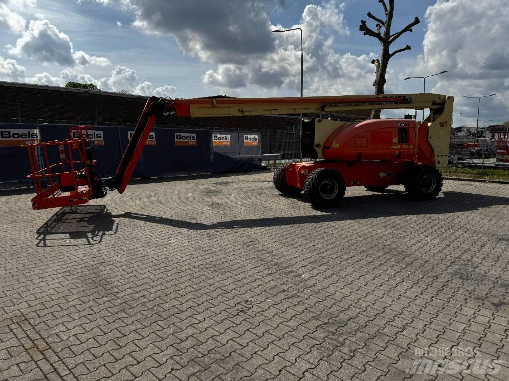 JLG 800AJ Bomliftar