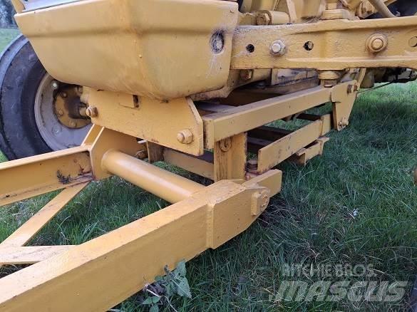 Ford 2000 TRACTOR Entreprenad - Övrigt