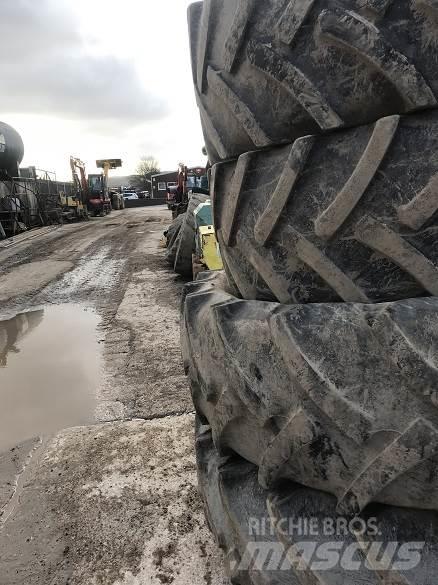  TYRES Däck, hjul och fälgar