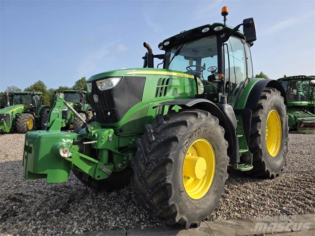 John Deere 6215R Traktorer