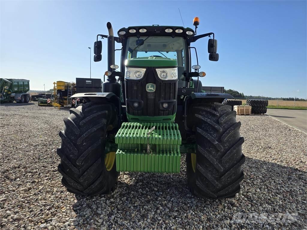 John Deere 6215R Traktorer