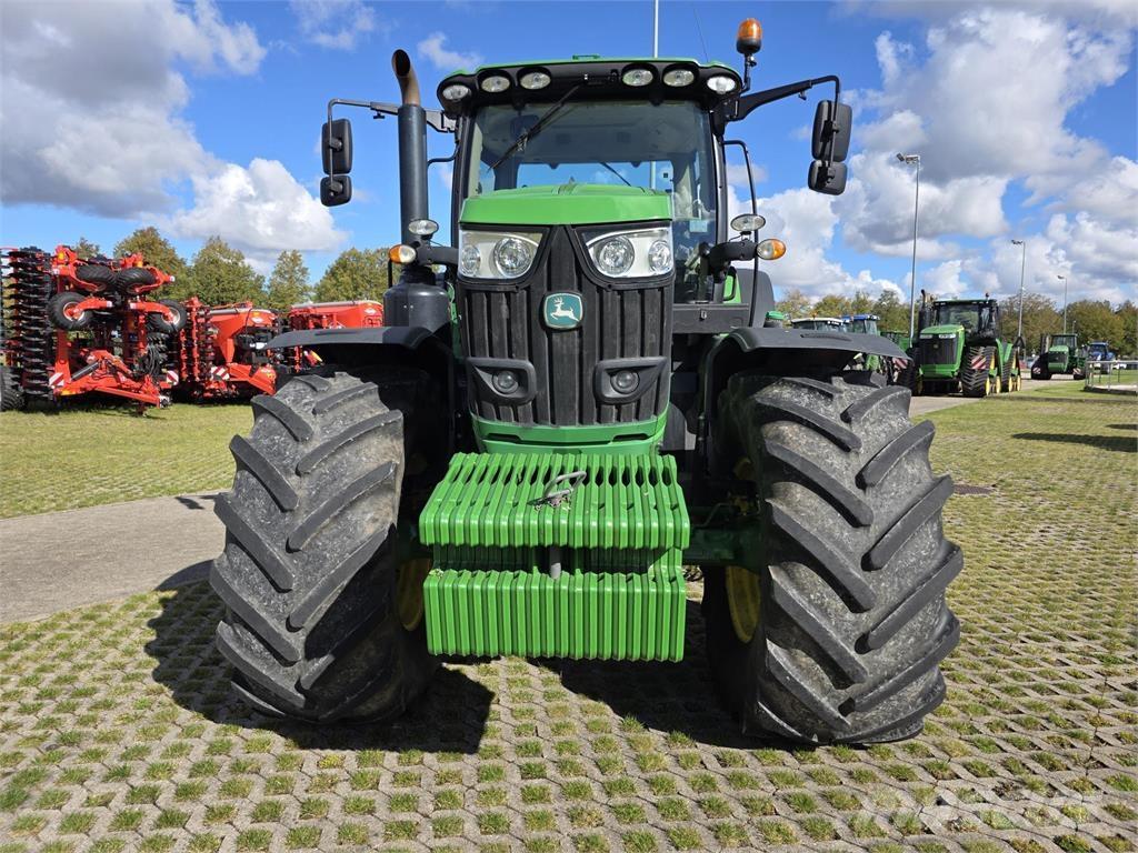 John Deere 6215R Traktorer