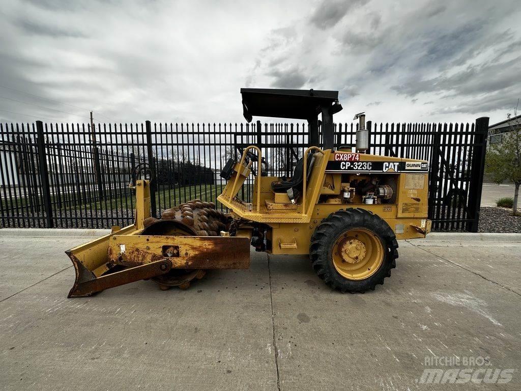 CAT CP-323C Traktorer