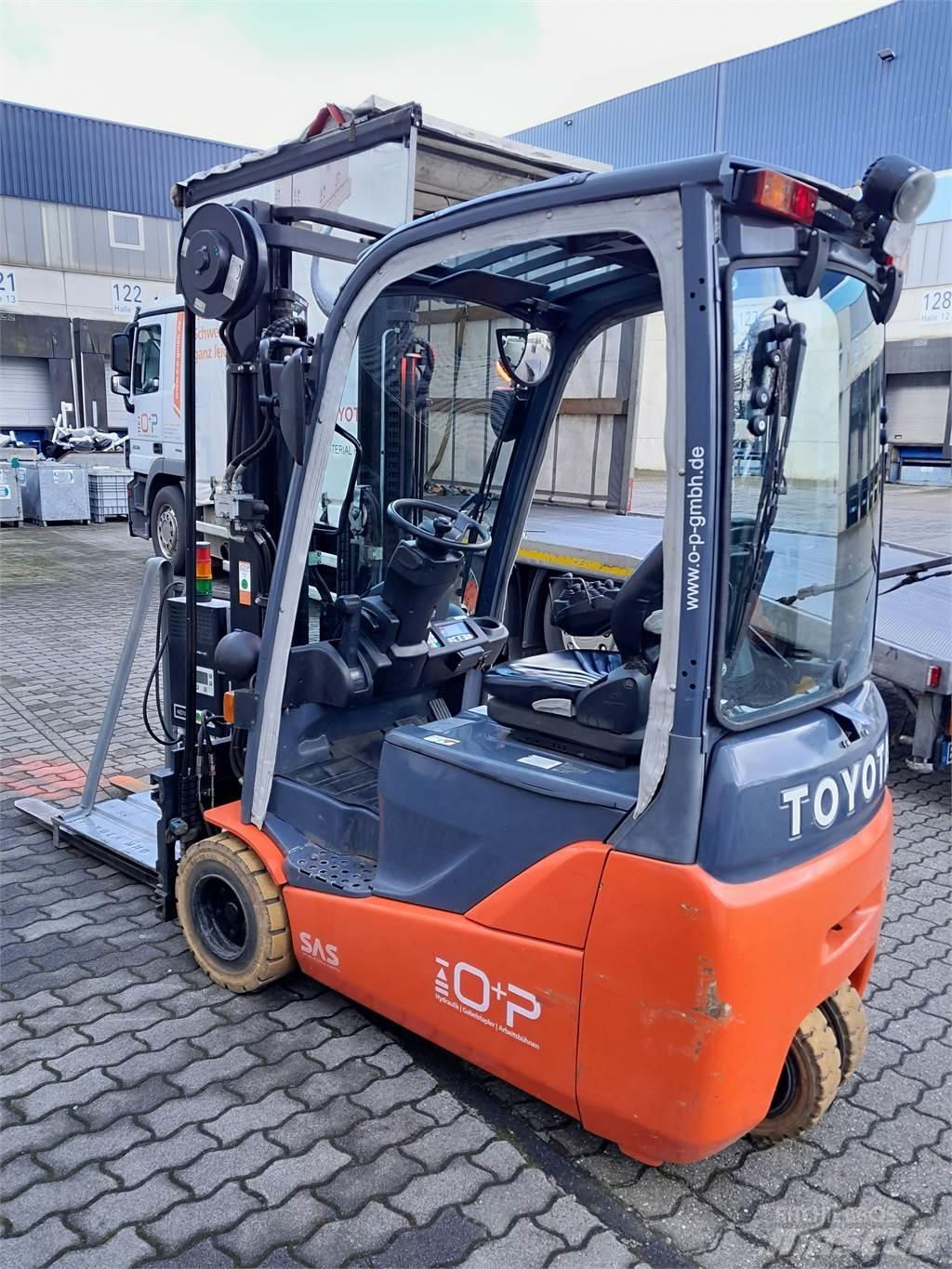 Toyota 8FBEKT18 Elmotviktstruckar