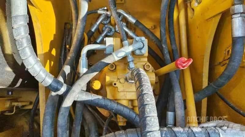 CAT 320 D 2 Midigrävmaskiner 7t - 12t