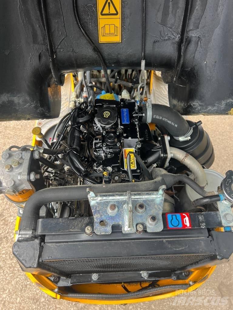 JCB 8008 CTS Minigrävare < 7t