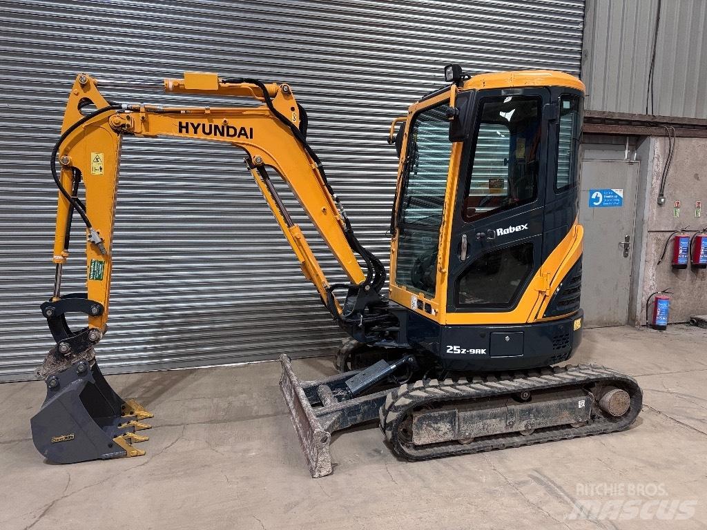 Hyundai R25Z-9 AK Minigrävare < 7t