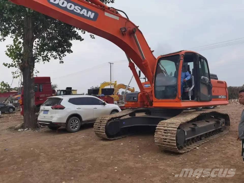 Doosan DX300LC Bandgrävare