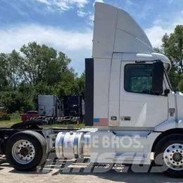 Volvo VNL 64T200 Dragbilar