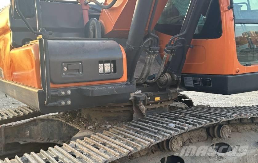 Doosan DX220 Bandgrävare