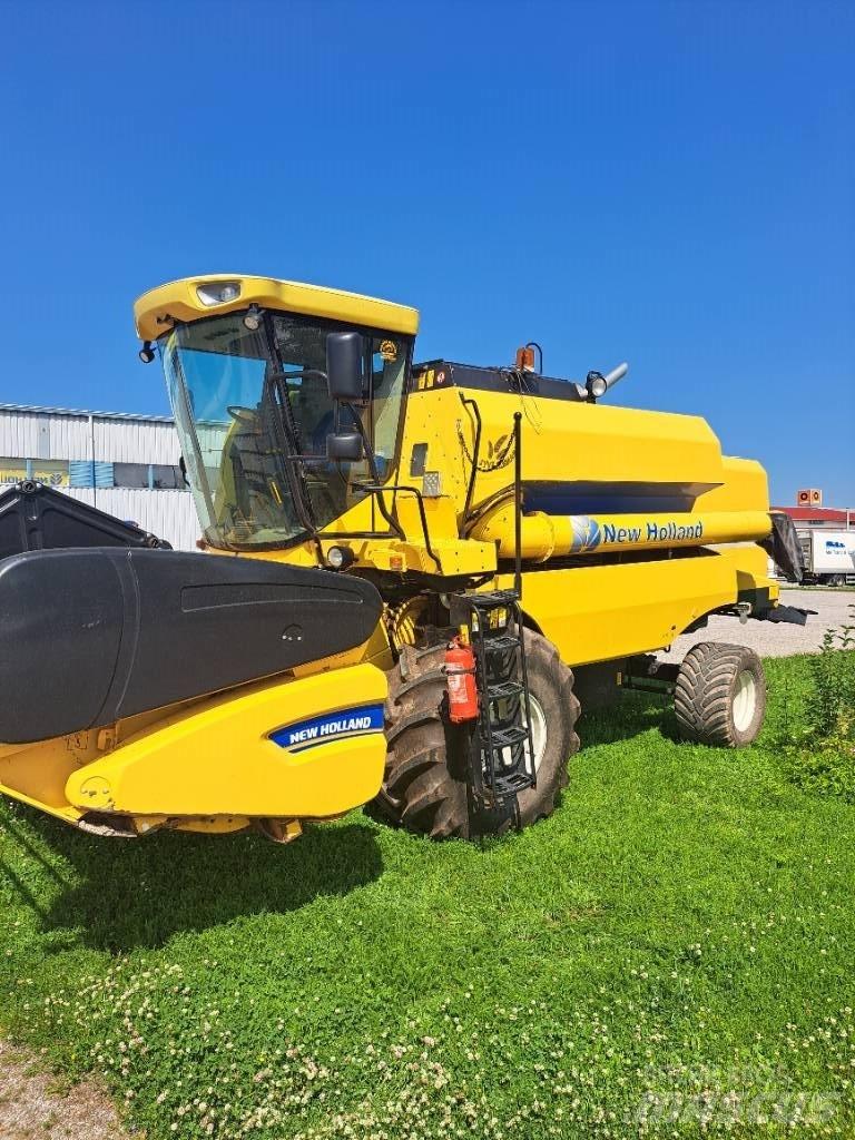 New Holland TC5050 Skördetröskor