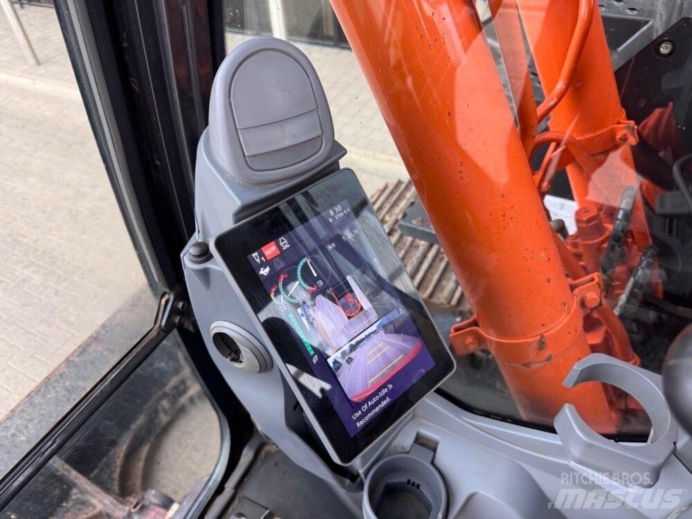Hitachi ZX135USBL-7 Bandgrävare