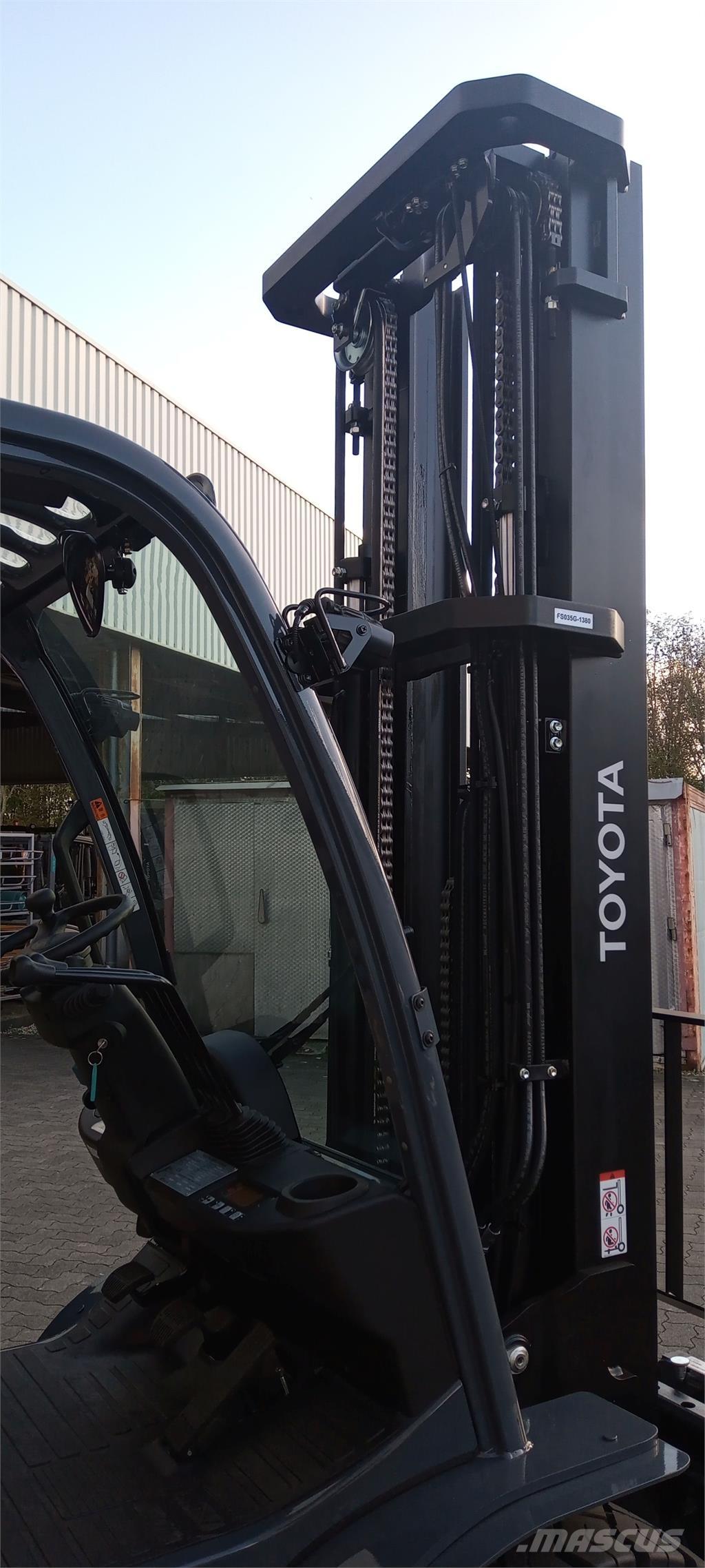 Toyota 02-8FGJF35 Gasolmotviktstruckar