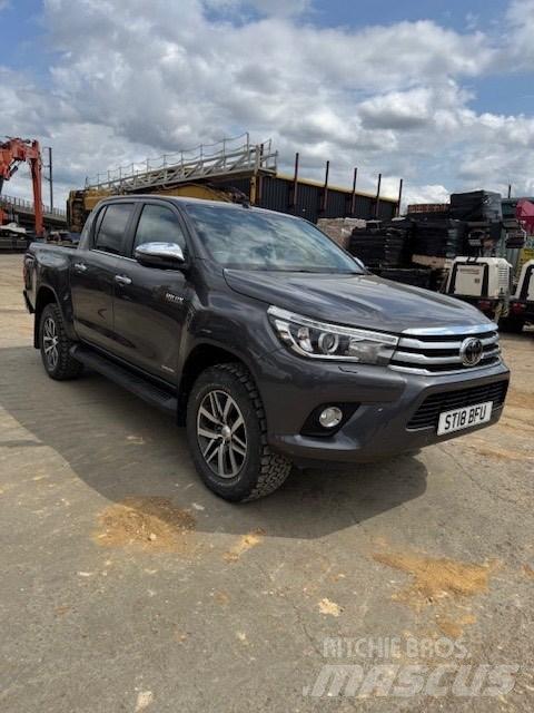 Toyota Hilux Flakbilar/Pickuper