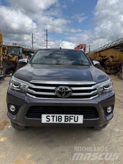 Toyota Hilux Flakbilar/Pickuper